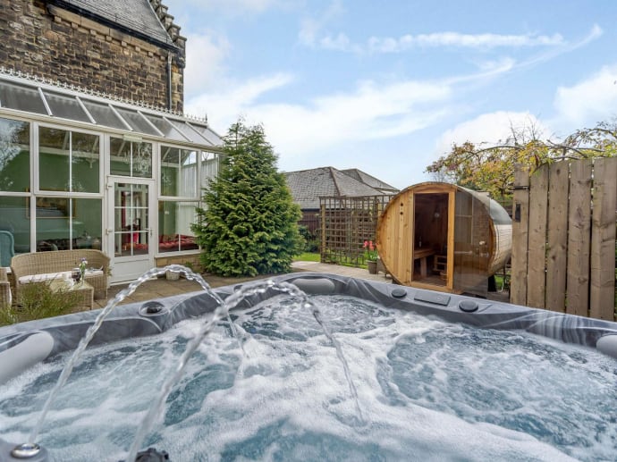 Hen Party Houses With Hot Tubs Plan The Hen